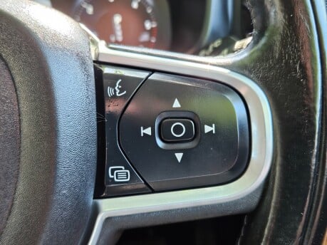 Volvo XC60 D4 MOMENTUM PRO AWD 34