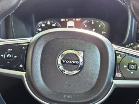 Volvo XC60 D4 MOMENTUM PRO AWD 36