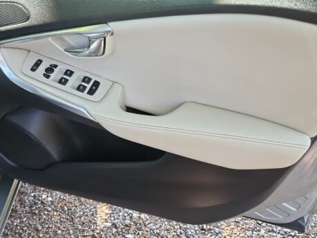 Volvo V40 D3 SE LUX NAV 14