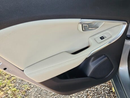 Volvo V40 D3 SE LUX NAV 24