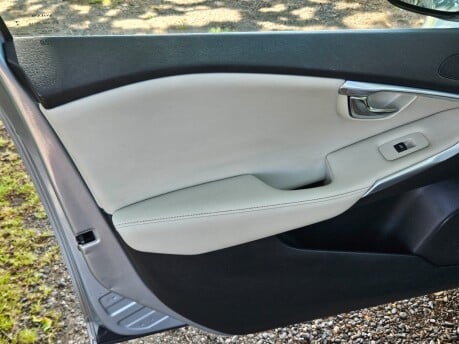 Volvo V40 D3 SE LUX NAV 27