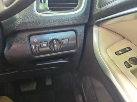 Volvo V40 D3 SE LUX NAV 37