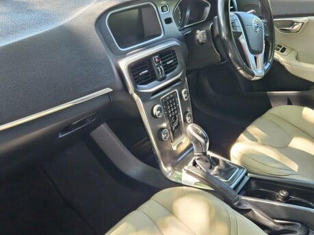Volvo V40 D3 SE LUX NAV 38
