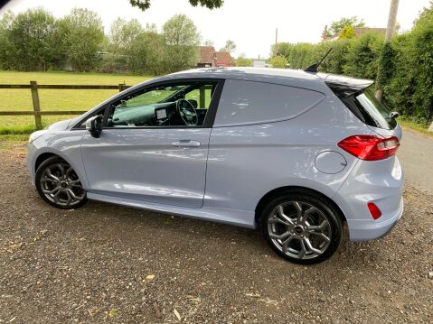 Ford Fiesta SPORT 13