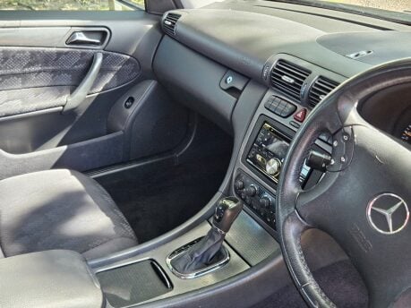 Mercedes-Benz C Class C180 AVANTGARDE Ulez Compliant Low Milage Excellent Condition 21