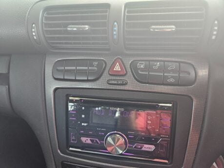 Mercedes-Benz C Class C180 AVANTGARDE Ulez Compliant Low Milage Excellent Condition 37