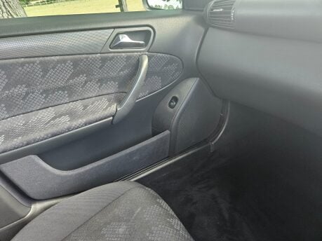 Mercedes-Benz C Class C180 AVANTGARDE Ulez Compliant Low Milage Excellent Condition 43