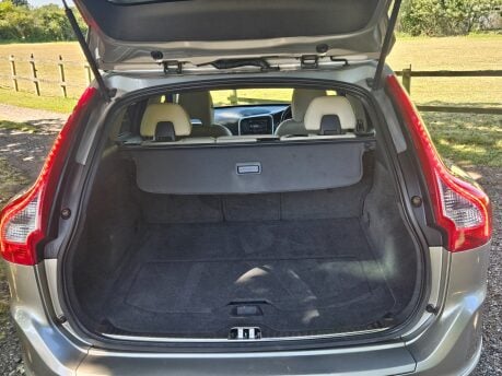 Volvo XC60 D4 SE LUX NAV AWD Comprehensive service history Very Clean car 26