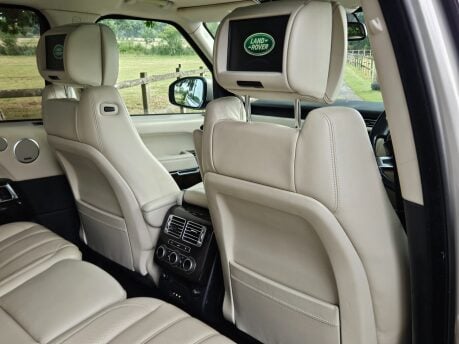 Land Rover Range Rover SDV8 VOGUE SE Complete Land Rover Service History 28