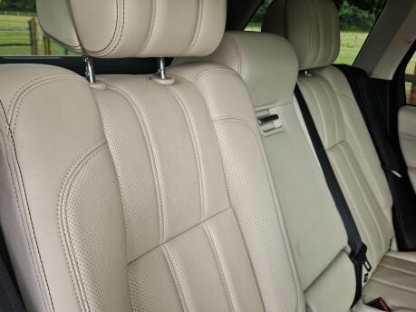 Land Rover Range Rover SDV8 VOGUE SE Complete Land Rover Service History 31