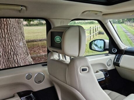 Land Rover Range Rover SDV8 VOGUE SE Complete Land Rover Service History 34