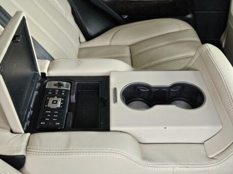 Land Rover Range Rover SDV8 VOGUE SE Complete Land Rover Service History 35