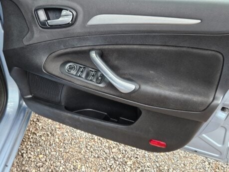 Ford Mondeo ZETEC 15