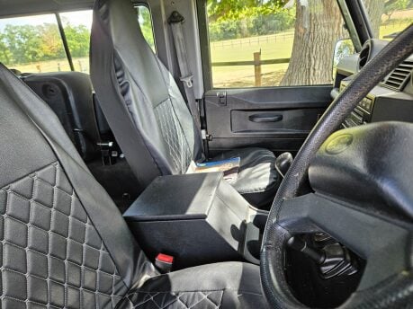 Land Rover Defender 90 XS STATION WAGON 27