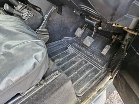 Land Rover Defender 90 XS STATION WAGON 28