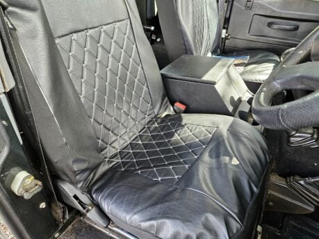 Land Rover Defender 90 XS STATION WAGON 26