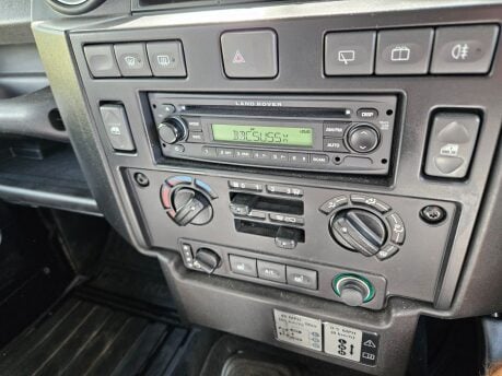 Land Rover Defender 90 XS STATION WAGON 30