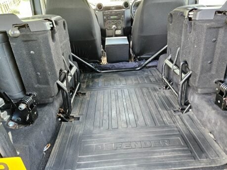Land Rover Defender 90 XS STATION WAGON 21