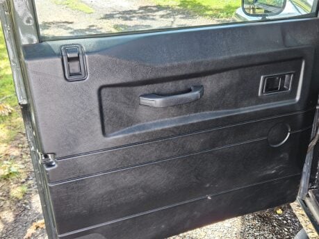 Land Rover Defender 90 XS STATION WAGON 18