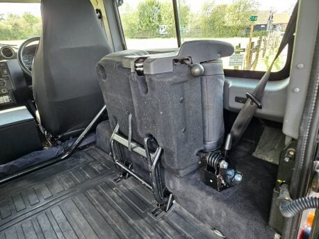 Land Rover Defender 90 XS STATION WAGON 22