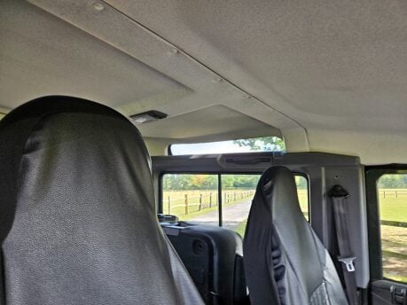 Land Rover Defender 90 XS STATION WAGON 29