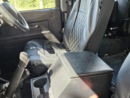Land Rover Defender 90 XS STATION WAGON 20