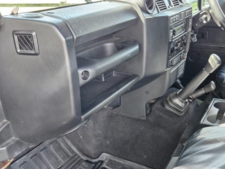 Land Rover Defender 90 XS STATION WAGON 19