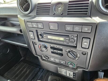 Land Rover Defender 90 XS STATION WAGON 31