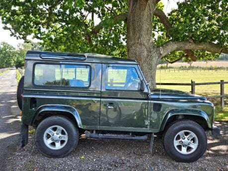Land Rover Defender 90 XS STATION WAGON 3