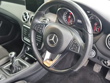 Mercedes-Benz GLA Class GLA 180 URBAN EDITION 42