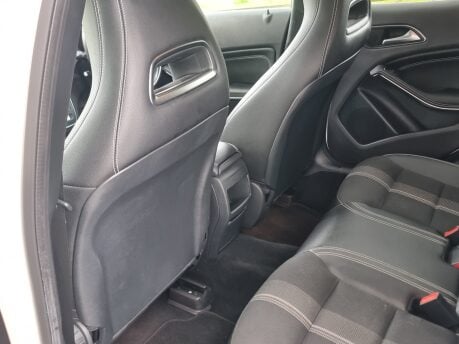 Mercedes-Benz GLA Class GLA 180 URBAN EDITION 32