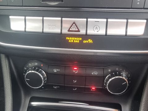 Mercedes-Benz GLA Class GLA 180 URBAN EDITION 48