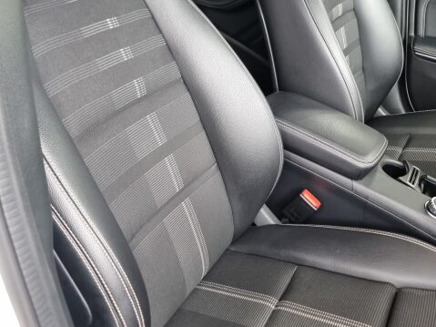 Mercedes-Benz GLA Class GLA 180 URBAN EDITION 39