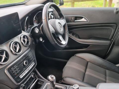 Mercedes-Benz GLA Class GLA 180 URBAN EDITION 28