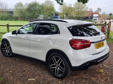 Mercedes-Benz GLA Class GLA 180 URBAN EDITION 10