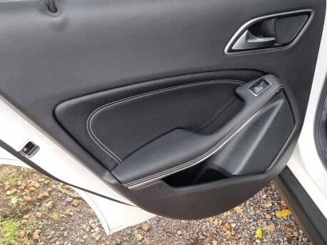 Mercedes-Benz GLA Class GLA 180 URBAN EDITION 31
