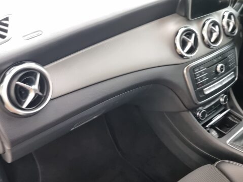 Mercedes-Benz GLA Class GLA 180 URBAN EDITION 26