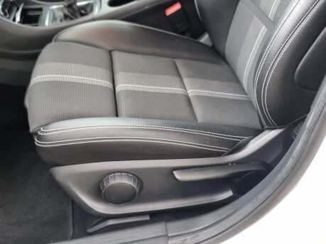 Mercedes-Benz GLA Class GLA 180 URBAN EDITION 24