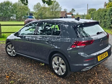 Volkswagen Golf STYLE TSI 8