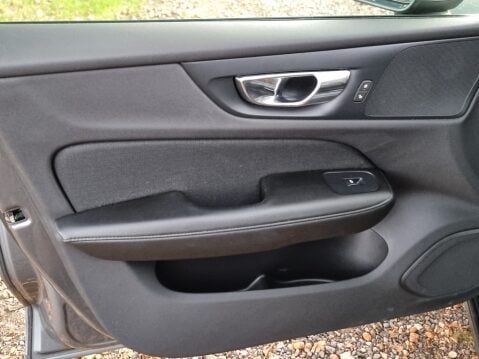 Volvo V60 D3 MOMENTUM Automatic Full Service Record 31