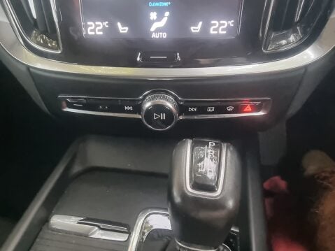 Volvo V60 D3 MOMENTUM Automatic Full Service Record 37