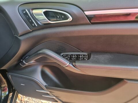 Porsche Cayenne D V6 TIPTRONIC 24