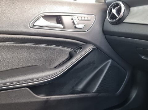 Mercedes-Benz GLA Class GLA 200 D SPORT PREMIUM PLUS 54