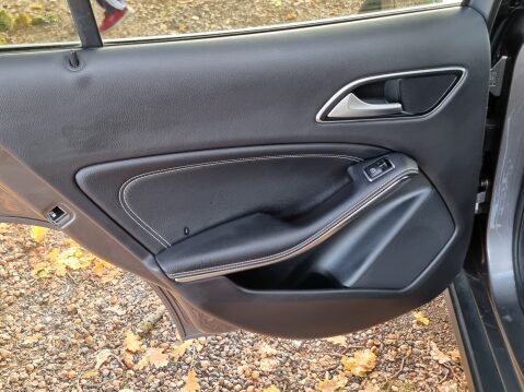 Mercedes-Benz GLA Class GLA 200 D SPORT PREMIUM PLUS 28