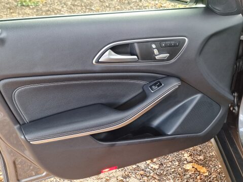 Mercedes-Benz GLA Class GLA 200 D SPORT PREMIUM PLUS 33