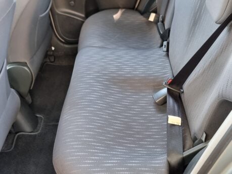 Toyota Yaris TR VVT-I 30