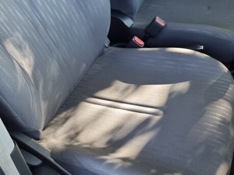 Toyota Yaris TR VVT-I 38