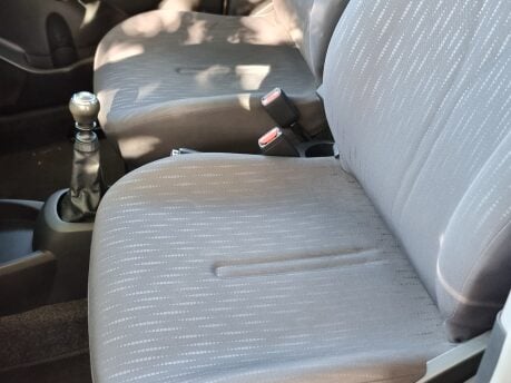 Toyota Yaris TR VVT-I 37