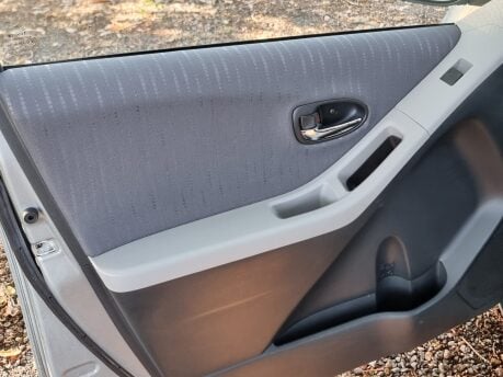 Toyota Yaris TR VVT-I 32