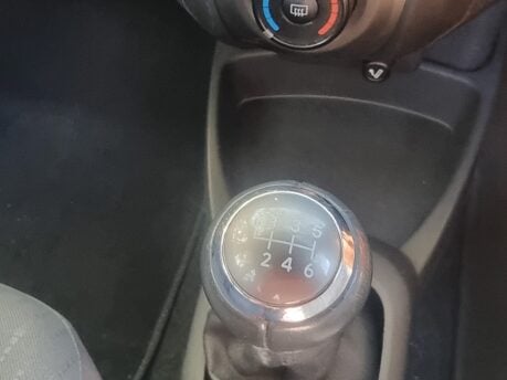 Toyota Yaris TR VVT-I 44